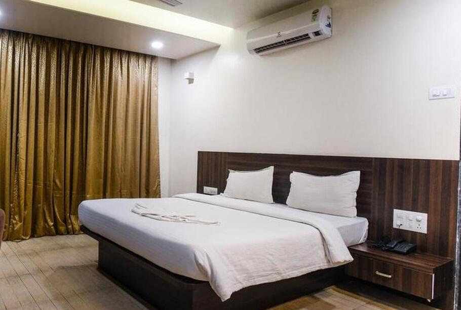 Hotel Manasi Inn 사타라 외부 사진