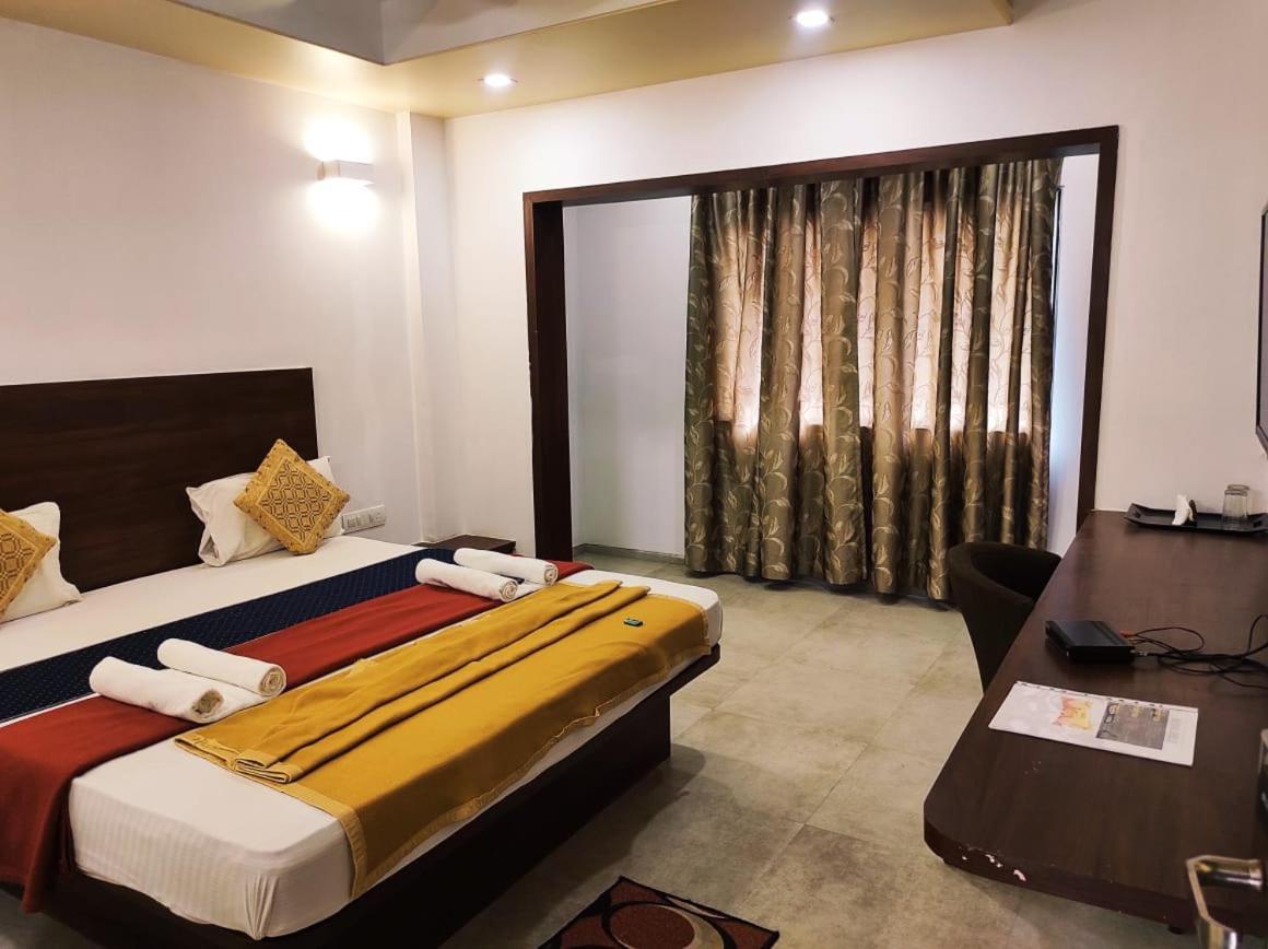 Hotel Manasi Inn 사타라 외부 사진