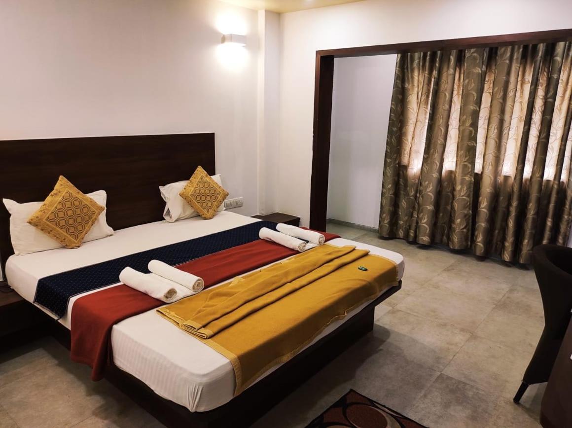 Hotel Manasi Inn 사타라 외부 사진