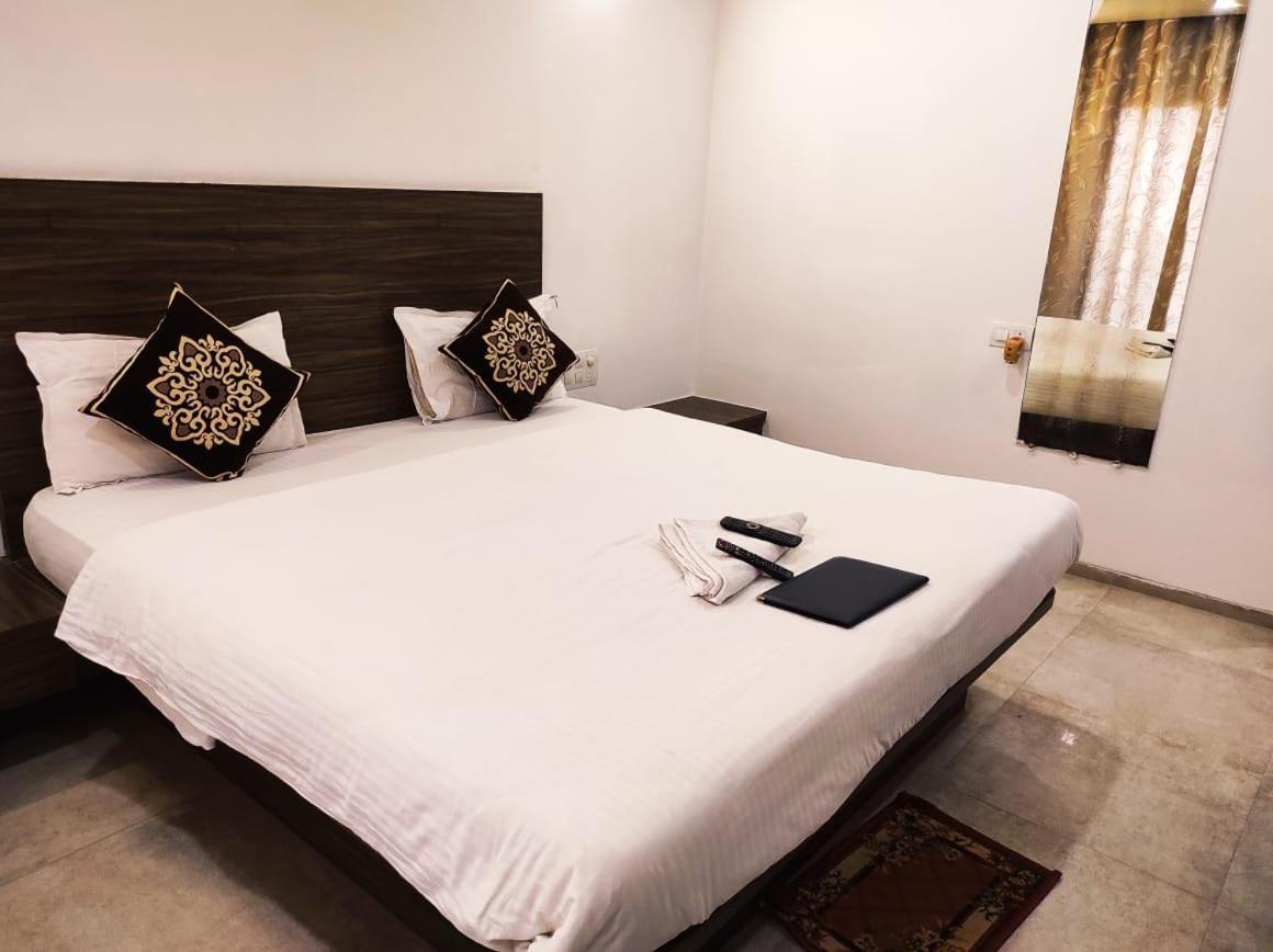 Hotel Manasi Inn 사타라 외부 사진