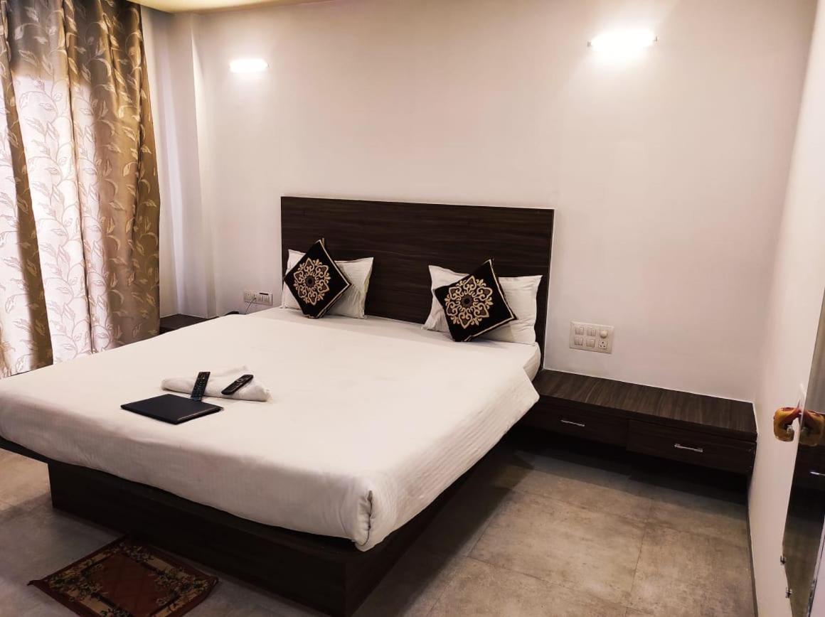Hotel Manasi Inn 사타라 외부 사진