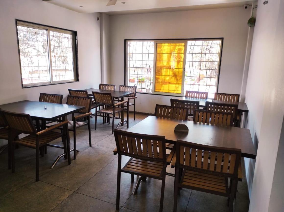 Hotel Manasi Inn 사타라 외부 사진