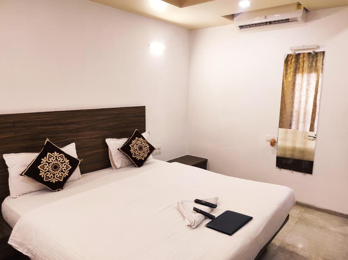 Hotel Manasi Inn 사타라 외부 사진