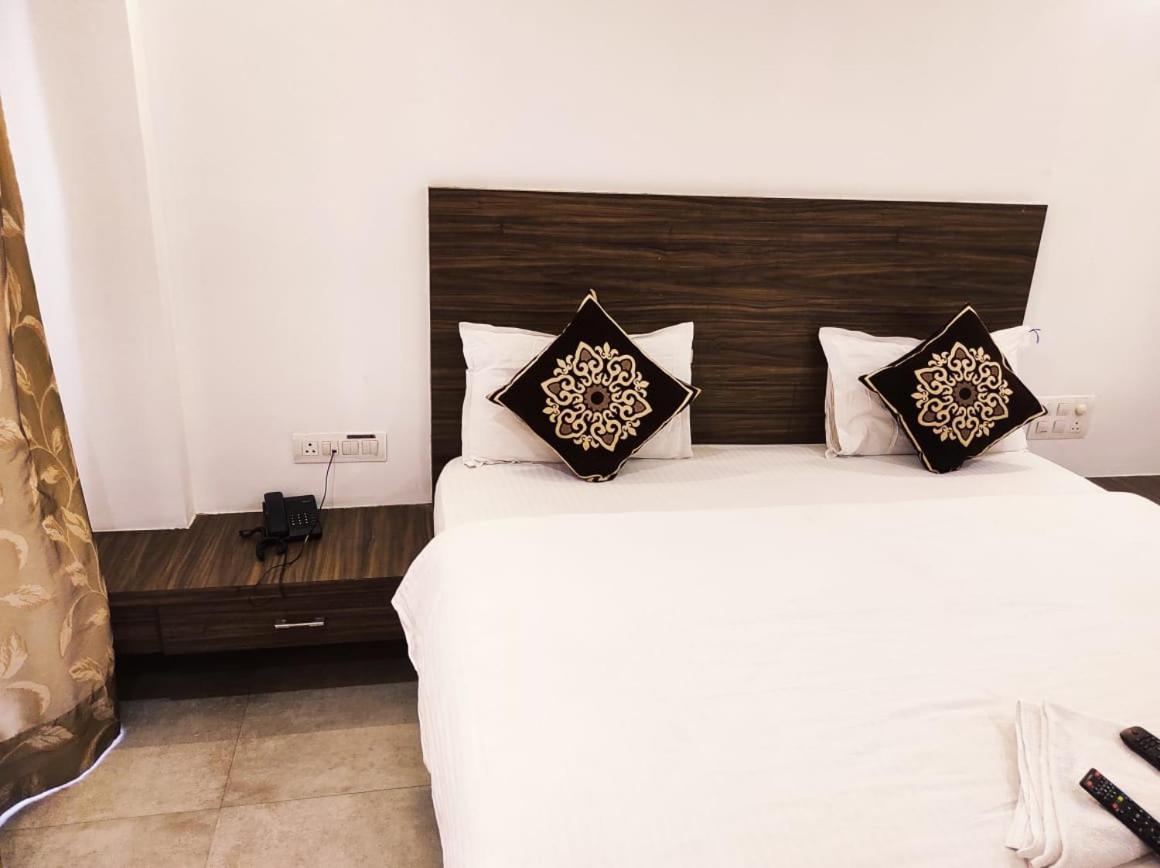 Hotel Manasi Inn 사타라 외부 사진