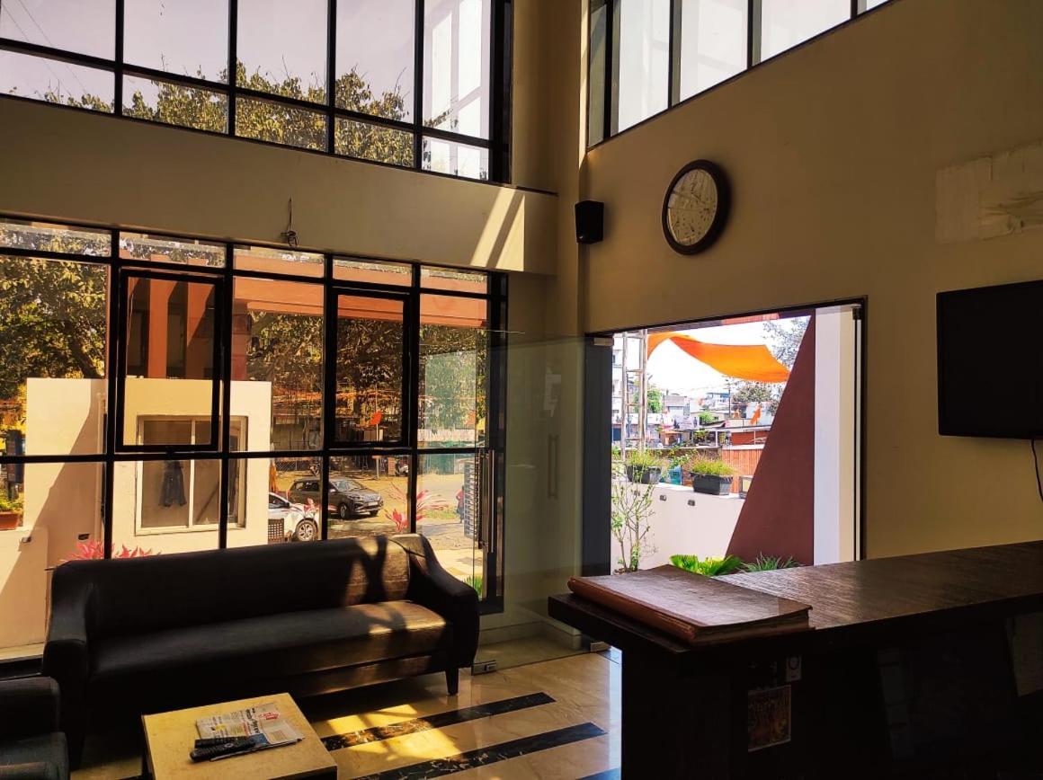 Hotel Manasi Inn 사타라 외부 사진